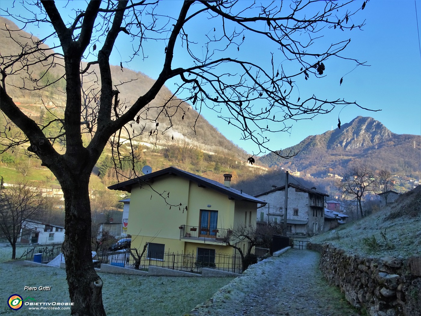 21 Acquada (320 m) con vista sul Pizzo di Spino.JPG